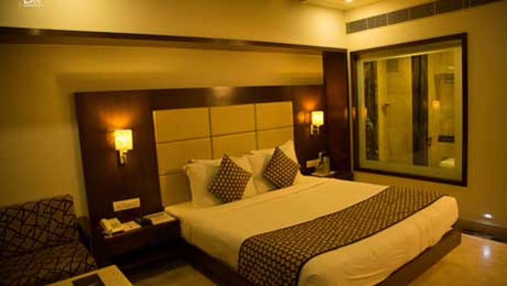 Grand Thakar Hotell Rajkot Exteriör bild