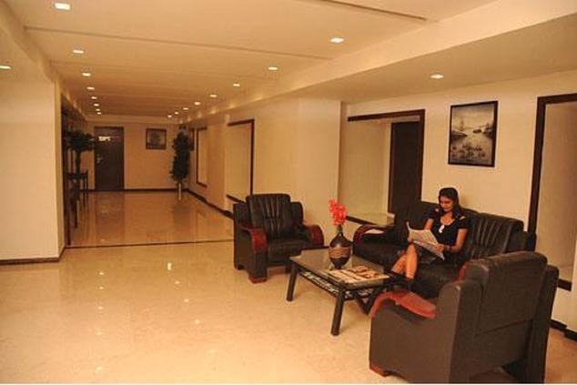 Grand Thakar Hotell Rajkot Exteriör bild