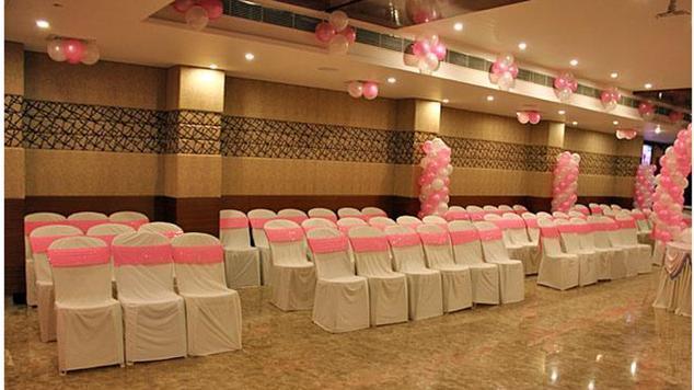 Grand Thakar Hotell Rajkot Exteriör bild