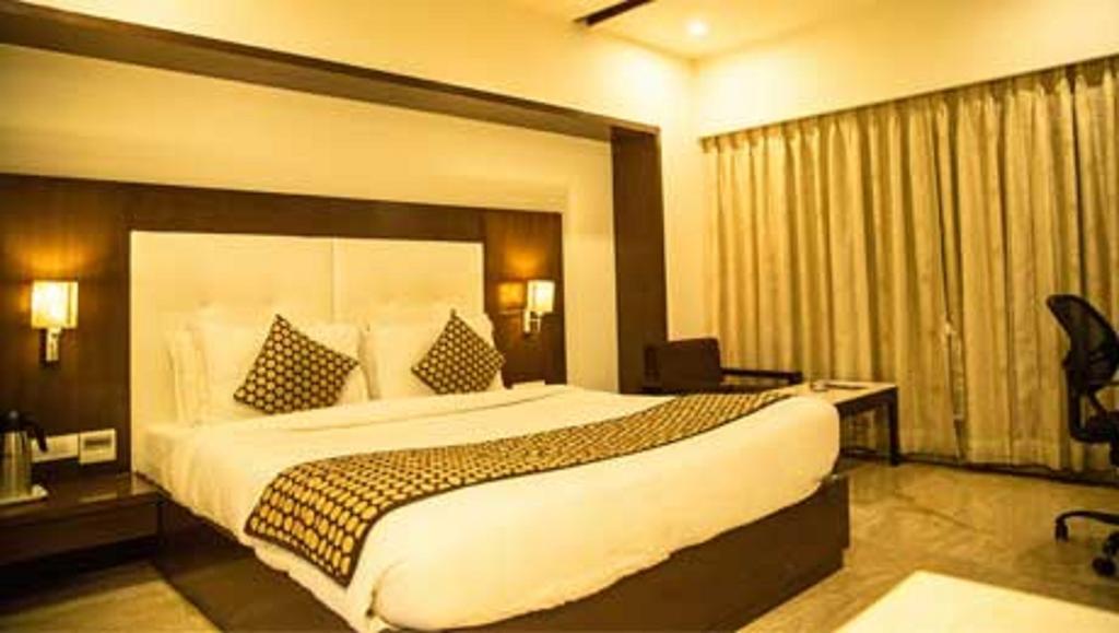 Grand Thakar Hotell Rajkot Exteriör bild