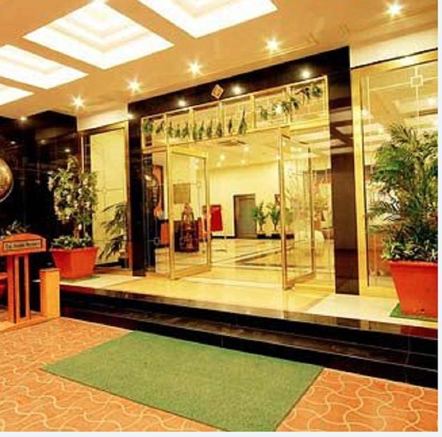 Grand Thakar Hotell Rajkot Exteriör bild