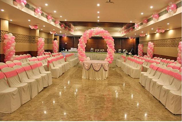 Grand Thakar Hotell Rajkot Exteriör bild